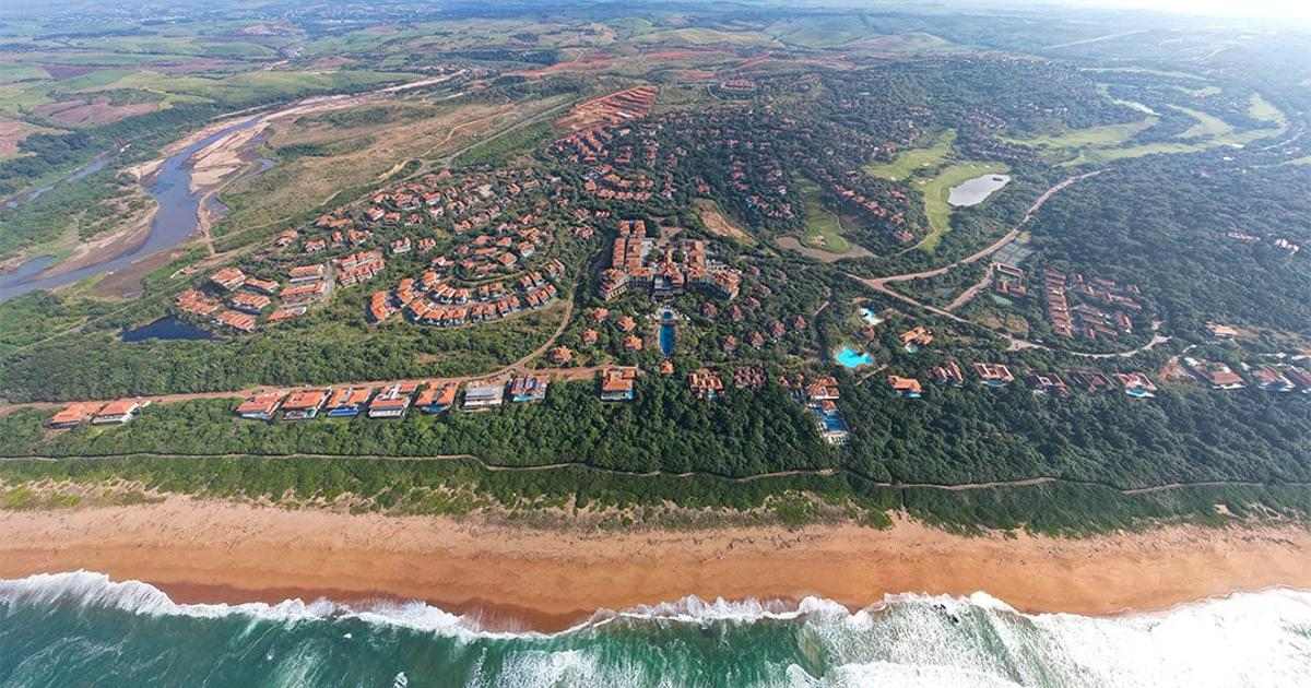 Fotografía de archivo de The Capital Zimbali, sede anunciada de SACAIR2026; publicada por el hotel y no corresponde a la futura conferencia.