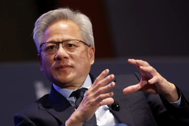 Jensen Huang rechaza nuevas regulaciones y defiende velocidad con seguridad en IA