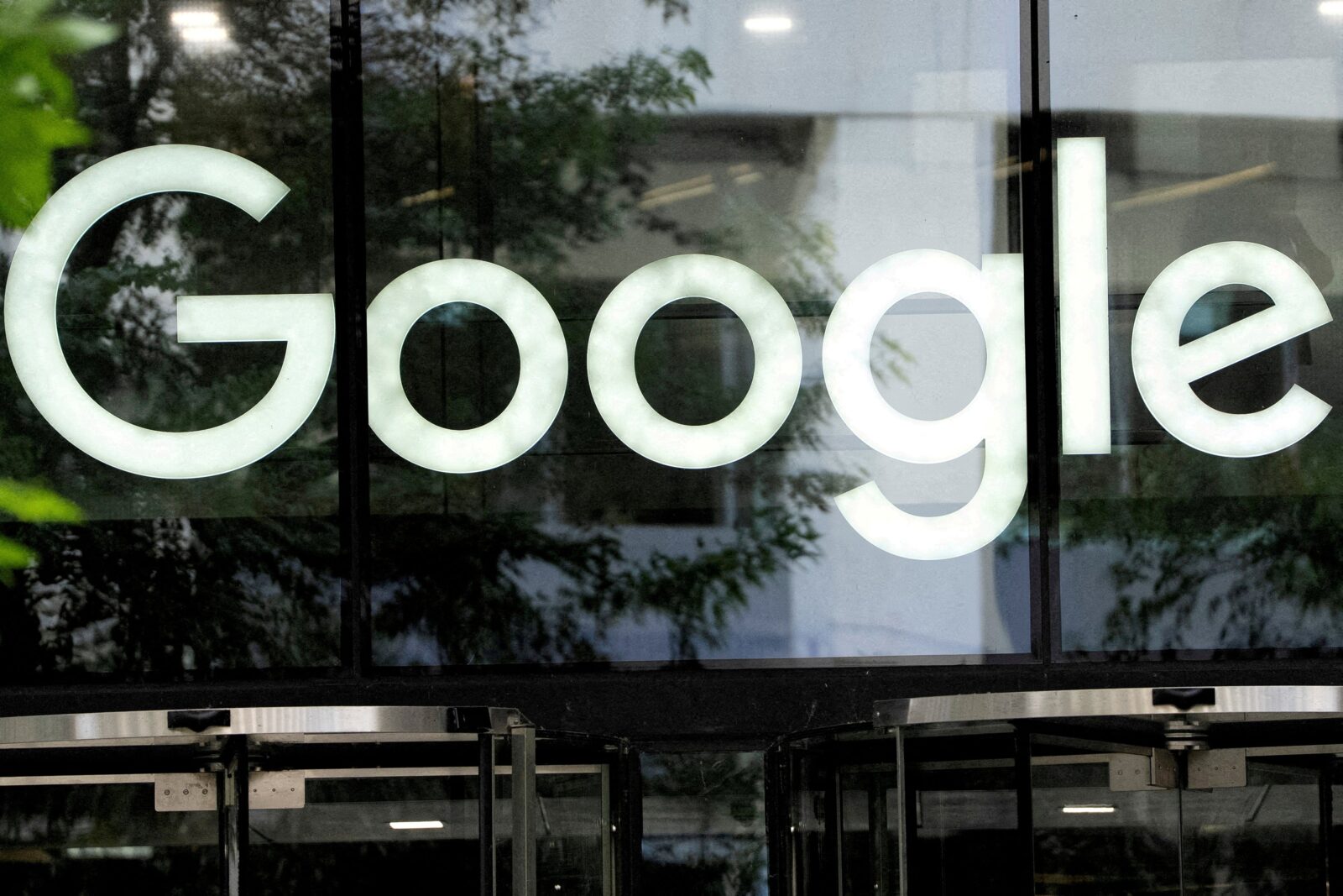 Google DeepMind lanza AlphaGenome Atlas: 9 mil millones de variantes genéticas disponibles gratis