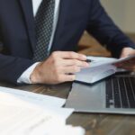Cómo usar IA para entender contratos sin morir en el intento