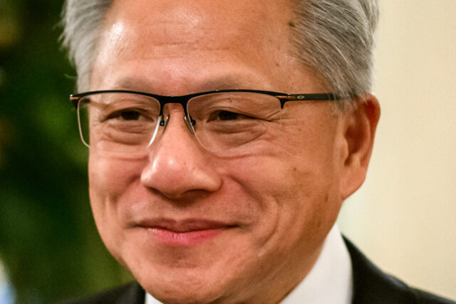 Jensen Huang rechaza nuevas regulaciones y defiende velocidad con seguridad en IA