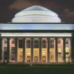 MIT advierte que el exceso de IA en aulas genera ‘rendición cognitiva’ en estudiantes