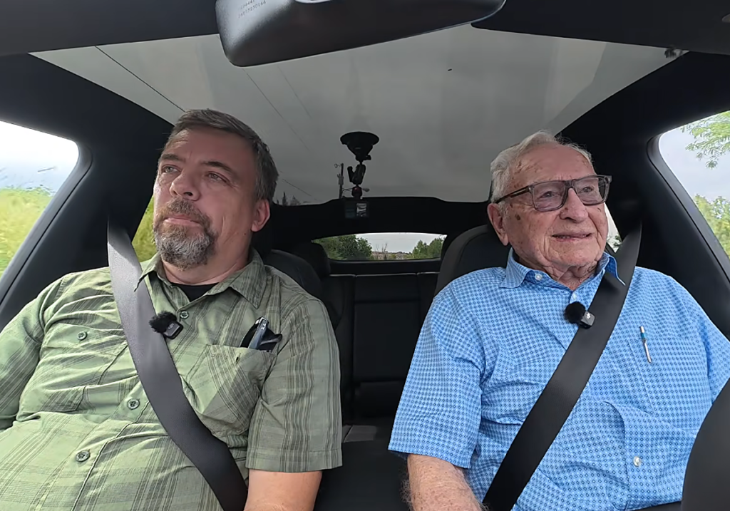 De un Ford Modelo A de 1931 a un Tesla autónomo: la historia del conductor de 98 años