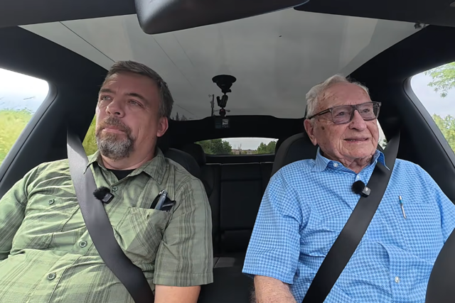 De un Ford Modelo A de 1931 a un Tesla autónomo: la historia del conductor de 98 años