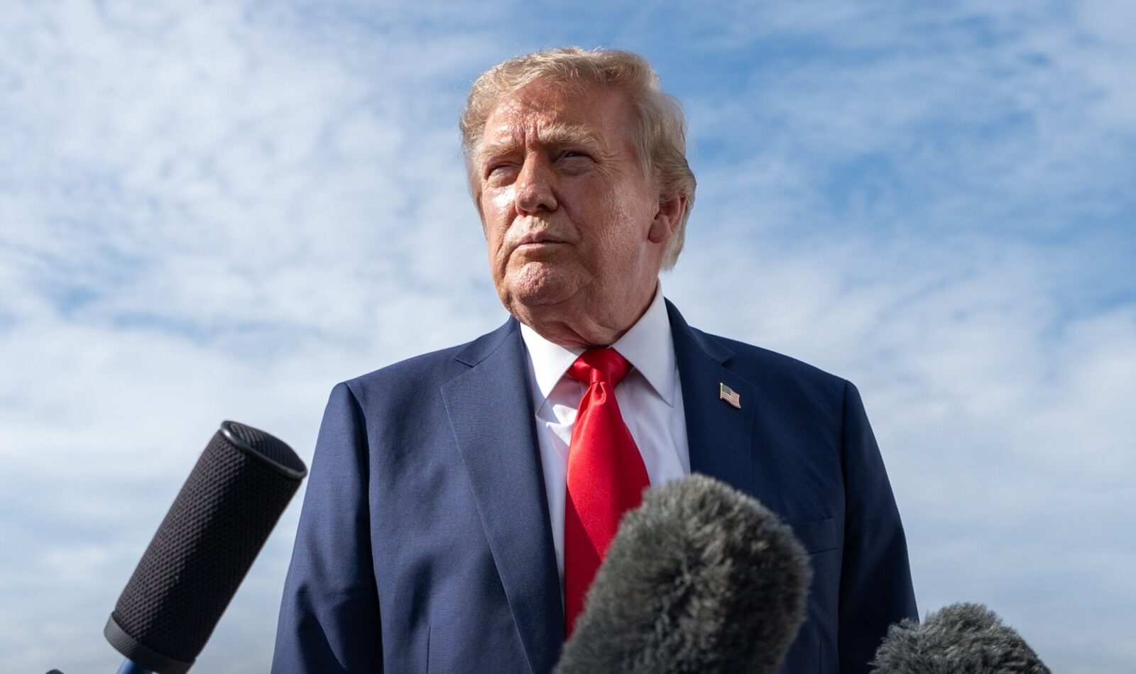 Trump insiste en regular poco la IA y apuesta por autorregulación