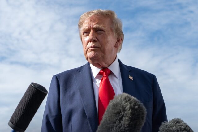 Trump insiste en regular poco la IA y apuesta por autorregulación