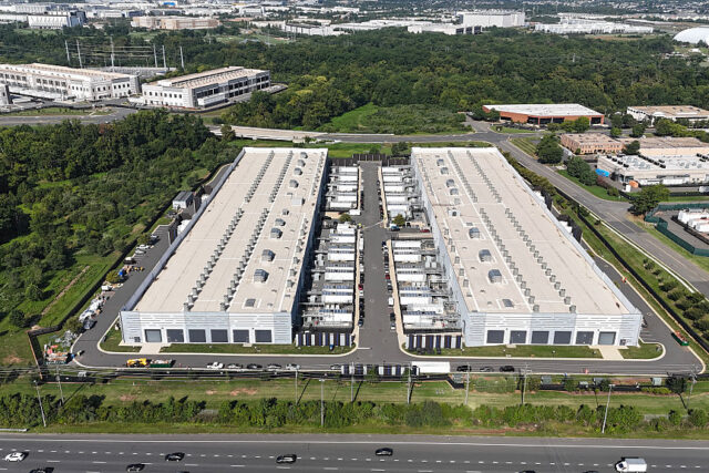 Amazon compromete US$1.000 millones para mitigar impacto de sus centros de datos