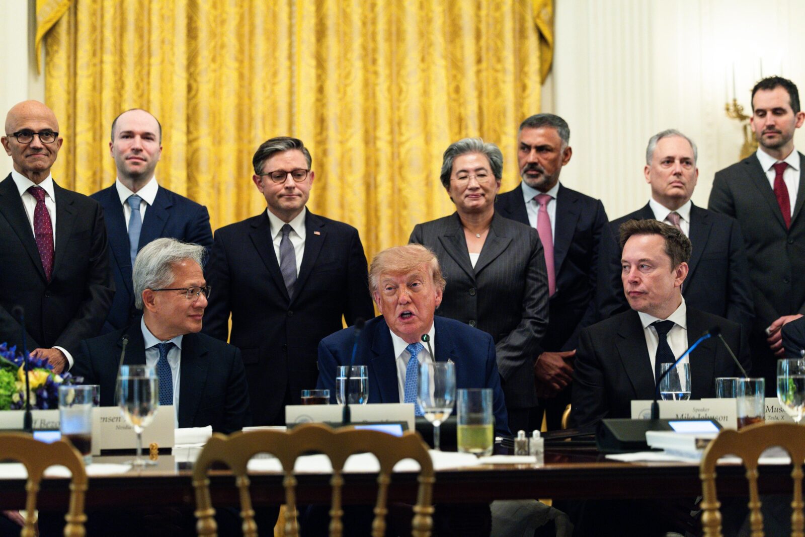 Trump pacta con gigantes de la IA autorregulación “moralmente vinculante”
