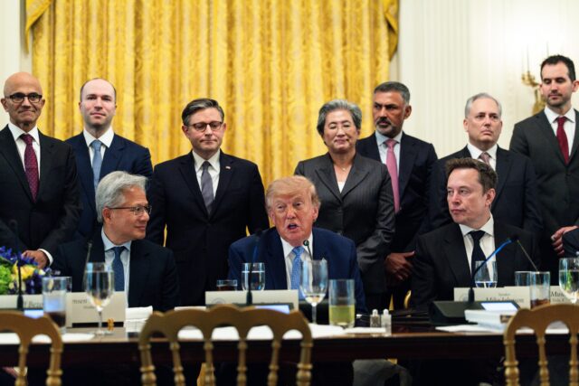 Trump pacta con gigantes de la IA autorregulación “moralmente vinculante”