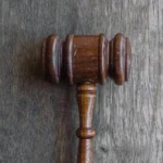 Estadounidense condenado por fraude musical con IA